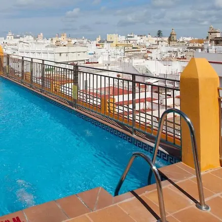 Senator ホテル 4*