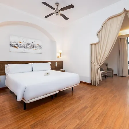 Senator カディス