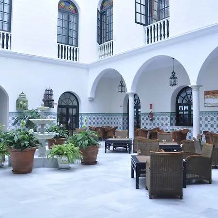 Hotel Senator