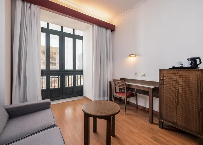 Senator カディス